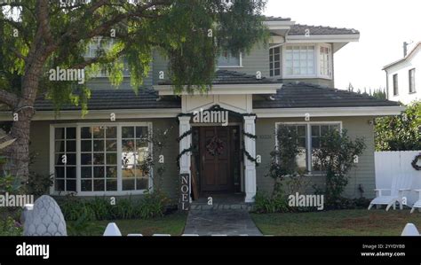 10336 dunleer dr|modern family house.